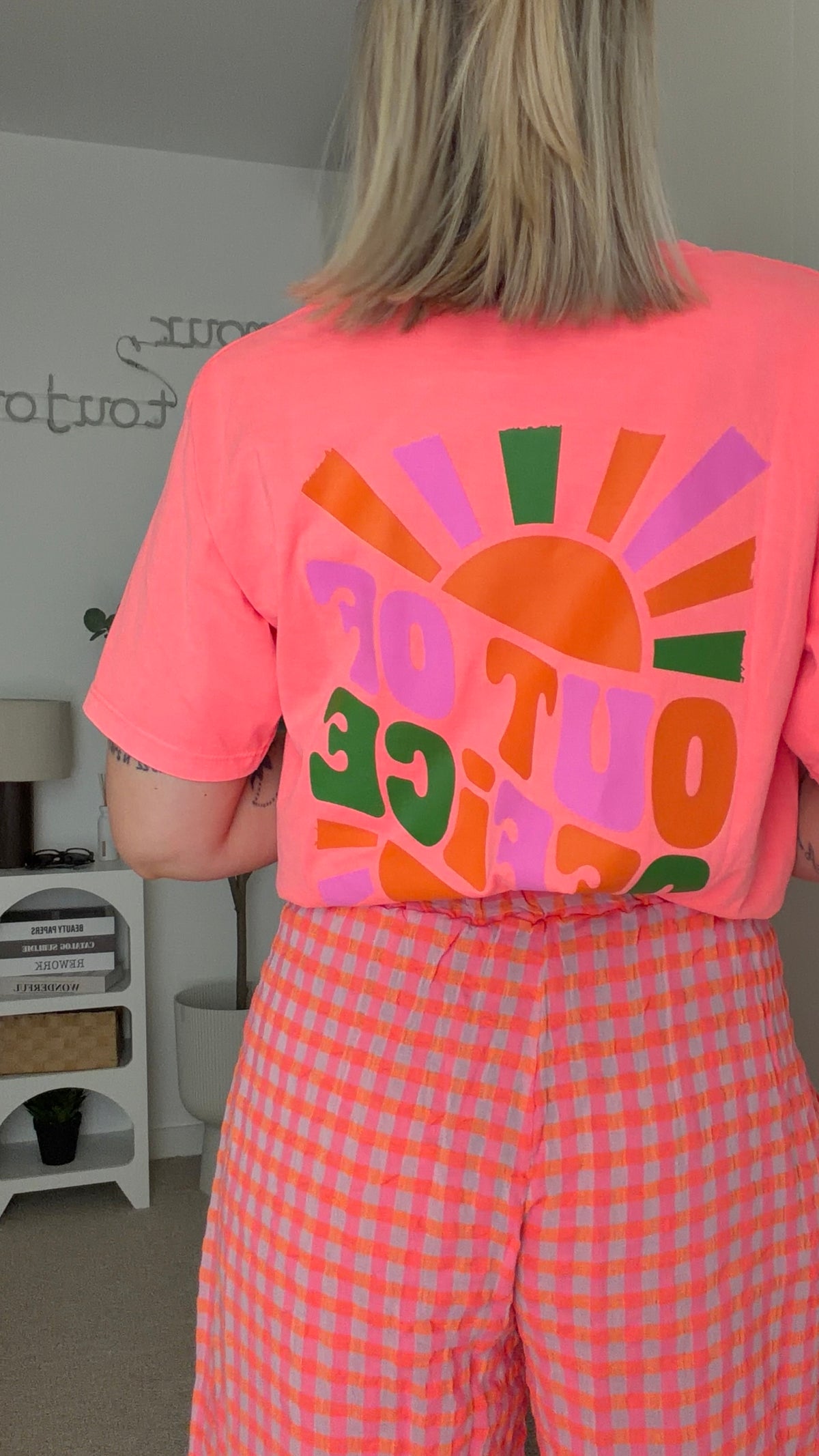 T-shirt Out of office - corail
